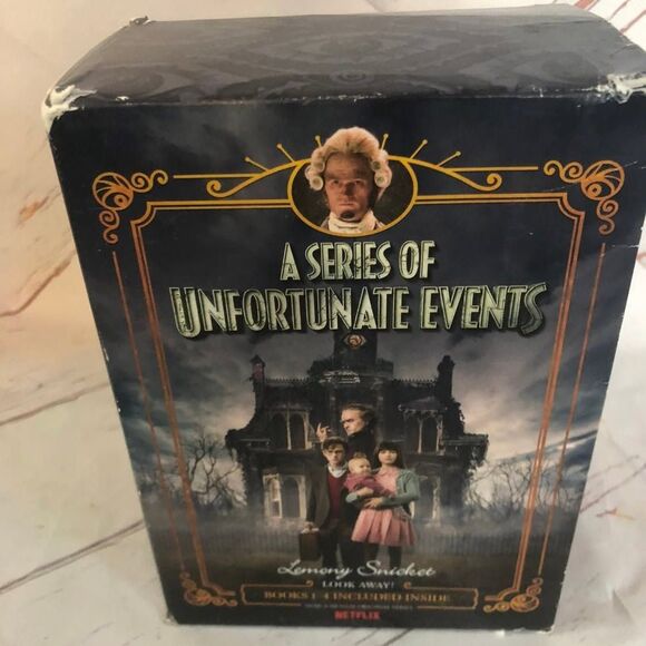 Lemony Snicket's a series of unfortunate events book box set 1-4 - Picture 2 of 7